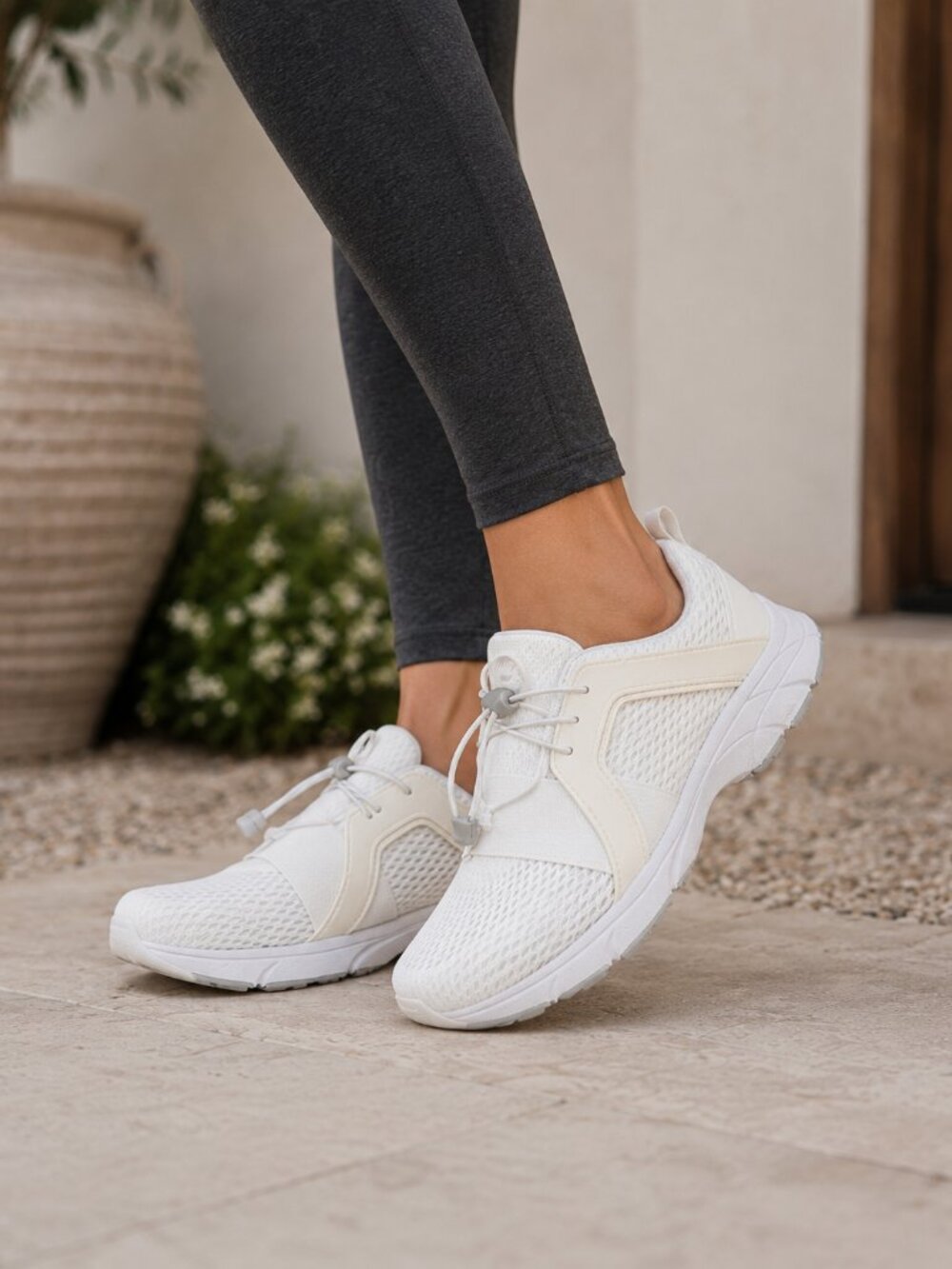 Vionic Berlin Sneaker White/White and Mesh w/Bungee Laces, Women's US Size 8